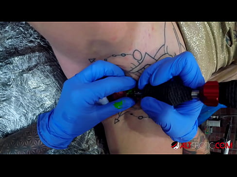 ❤️ Ekstreem tattooed hottie Sully Savage krige in tattoo op har klitoris ❤❌  Seks by ús fy.kiss-x-max.ru ❌❤